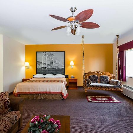 Super 8 By Wyndham Salina Hotel Exterior photo
